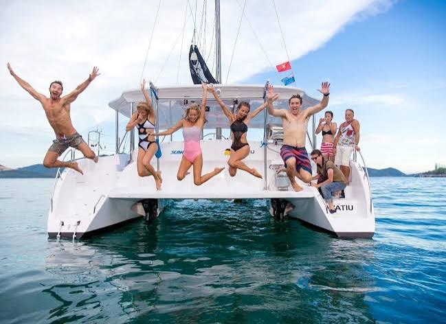 YACHT-CATAMARAN