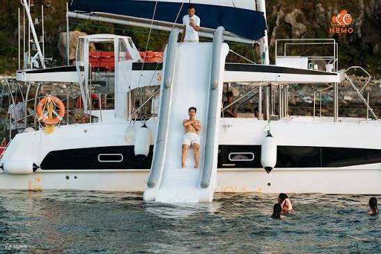 YACHT-CATAMARAN, item 2 of 5